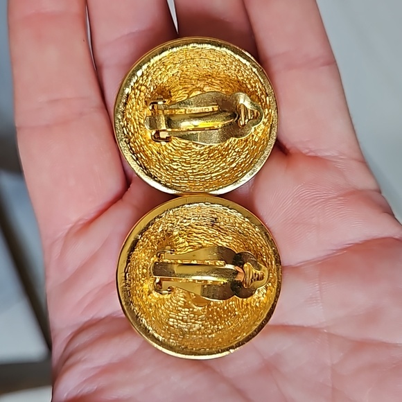 CHANEL Vintage 24k Gold Plated Clip Earrings Quilted CC Logo - Picture 2 of 6